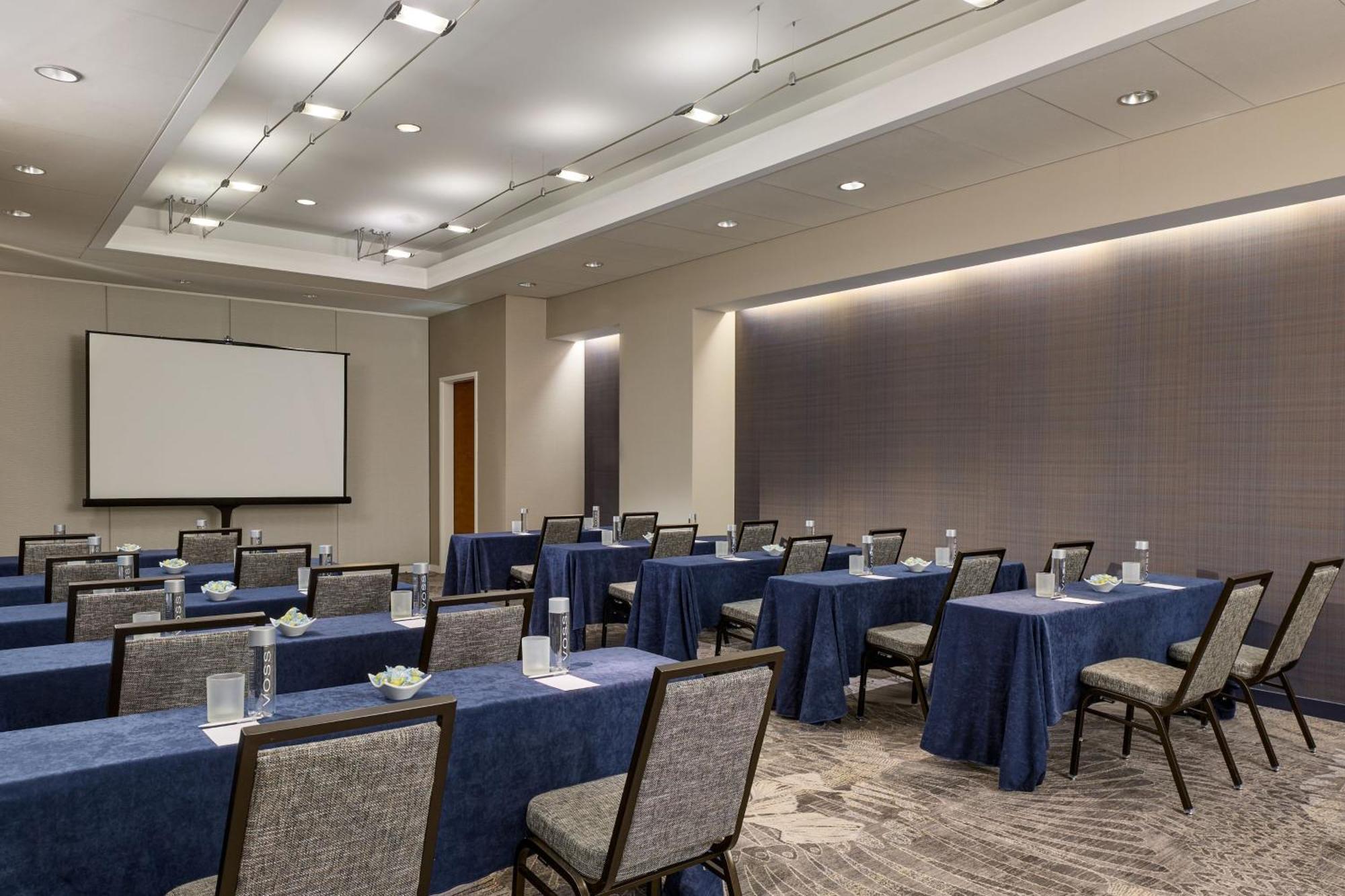 Renaissance Schaumburg Convention Center Hotel Екстер'єр фото